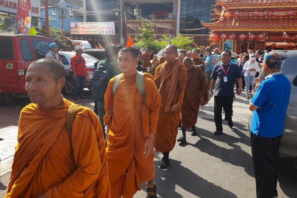 Sambut Waisak, 32 Biksu Jalan Kaki dari Thailand ke Borobudur