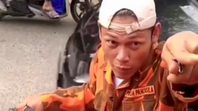 Viral, Pria Berbaju Ormas Oranye Palak Sopir di Bogor: Lu Lewat Wilayah Gua!