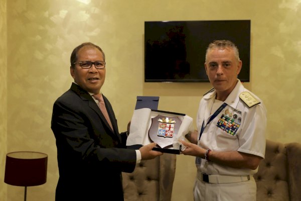 Dubes Benedetto Latteri Ajak Danny Pomanto Jajal Kapal Perang Italia