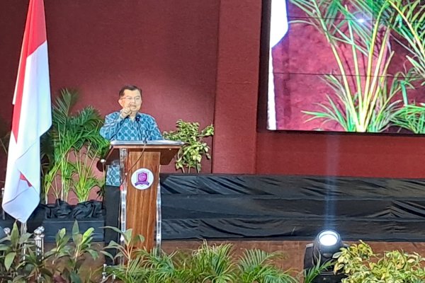 Mantan Wapres RI Jusuf Kalla Motivasi Ratusan Wisudawan SPIDI-SADIQ