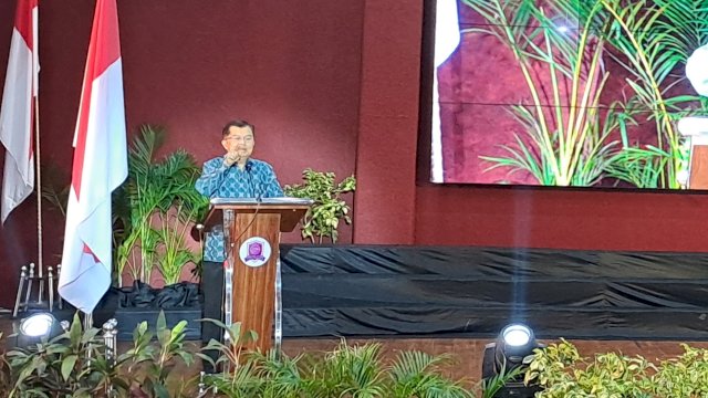 Mantan Wapres RI Jusuf Kalla Motivasi Ratusan Wisudawan SPIDI-SADIQ