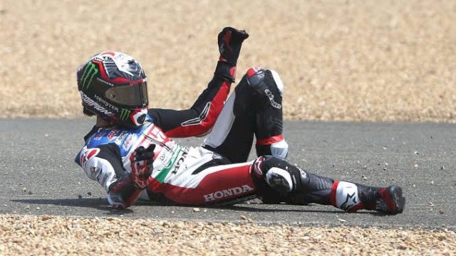 Ngeri! Tulang Kering Alex Rins Patah Usai Kecelakaan di Sprint Race MotoGP Italia