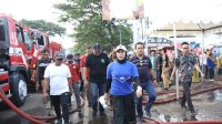 Wawali Makassar Fatmawati Rusdi Bersama Ratusan Satgas Gelar Aksi Bersih-Bersih Pasar Pabaeng-Baeng: Jangan Buang Sampah di Kanal