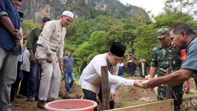 Peletakan Batu Pertama Masjid Riyadhul Jannah Panaikang Pangkep