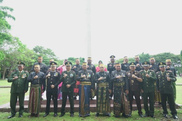 Lepas Kontingen KTNA Ke Padang, Bupati Luwu Basmin Mattayang Minta Petani Petik Ilmu Di Ajang Penas 2023