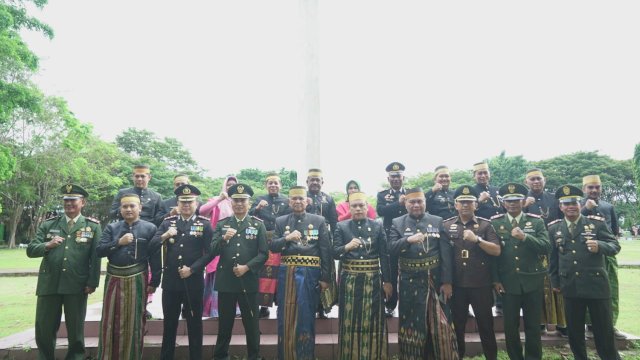 Lepas Kontingen KTNA Ke Padang, Bupati Luwu Basmin Mattayang Minta Petani Petik Ilmu Di Ajang Penas 2023