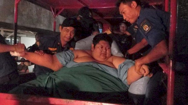 Fajri Pria Obesitas 300 Kg Meninggal.(F-INT)