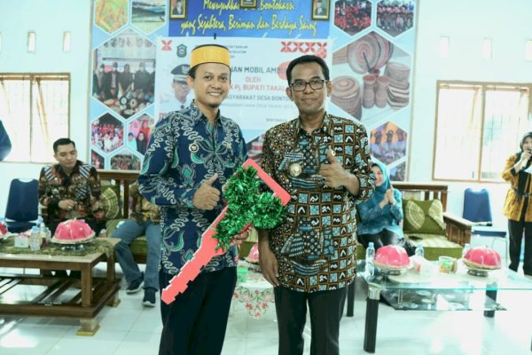 Tingkatkan Pelayanan Kesehatan Masyarakat, Pj. Bupati Takalar Serahkan Mobil Ambulance