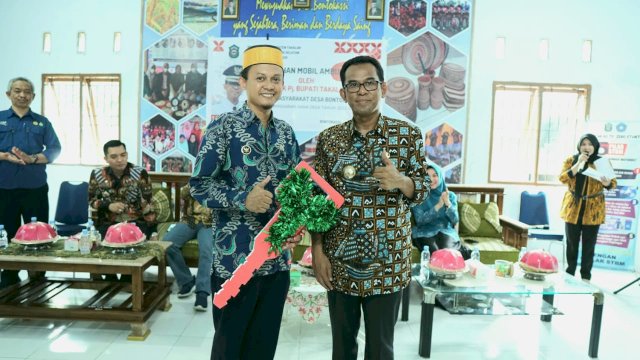 Tingkatkan Pelayanan Kesehatan Masyarakat, Pj. Bupati Takalar Serahkan Mobil Ambulance