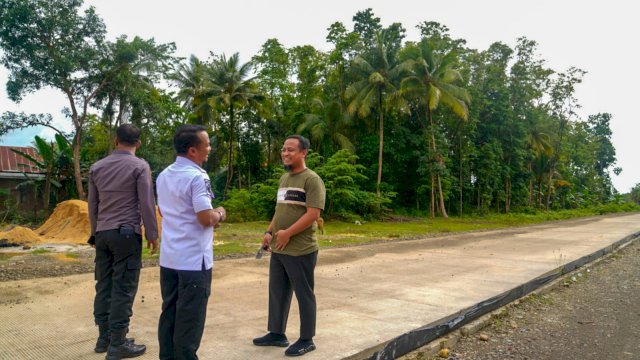 Gubernur Andi Sudirman Tinjau Pembangunan Jalan Akses Bandara Arung Palakka