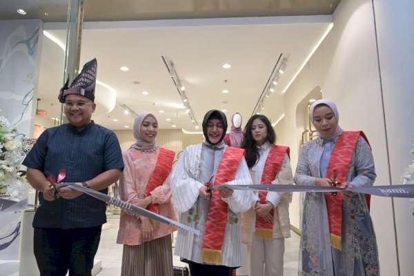 Indira Yusuf Ismail Dorong Kreativitas UMKM Fashion Lokal Lewat Peresmian Butik di TSM Makassar