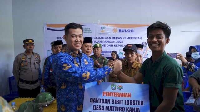 Bupati MYL Bagikan Bantuan di Pulau