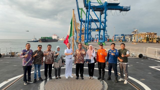 Alamsyah Sahabuddin Dampingi Wali Kota Danny Pomanto Kunjungi Kapal Perang Italia