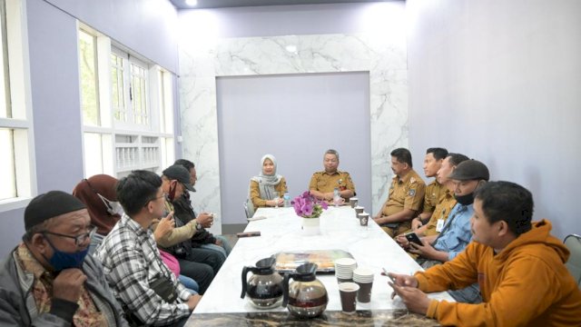 Pemprov Sulsel Serahkan Bantuan Sosial Berdasarkan DTKS
