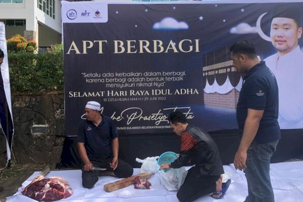 Momen Idul Adha 1444 H, APT-Phinisi Hospitality Bagikan Ratusan Paket Daging Kurban