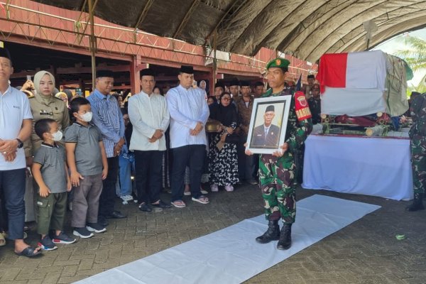 Bupati Bone Jadi Irup Pemakaman Jenazah Almarhum Andi Sumardi Sulaiman 