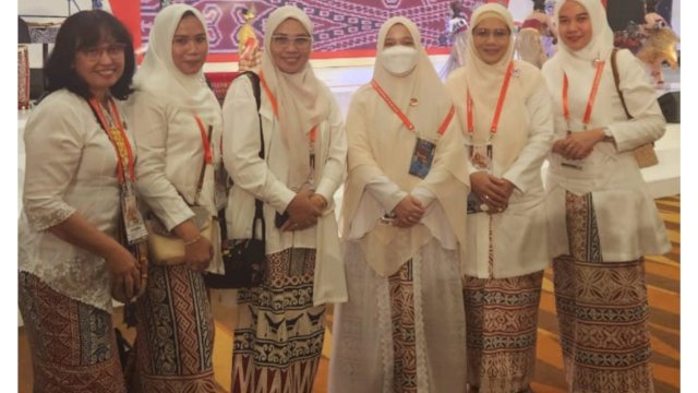 Di Hadapan Iriana Jokowi, Ketua Dekranasda Takalar Pamerkan Produk Lokal