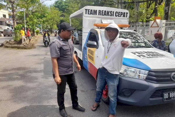 TRC Perumda Parkir Makassar Raya Beri Edukasi Kepada Jukir di Kampus UNM