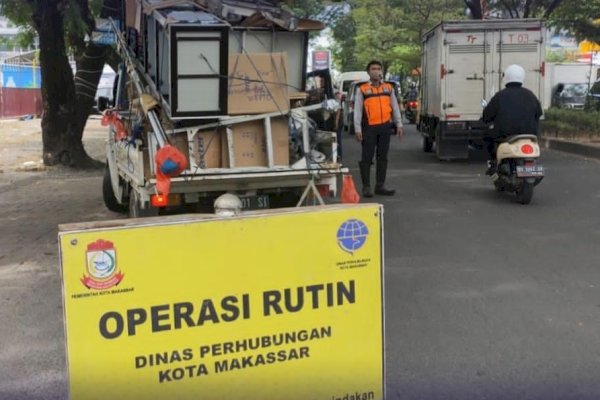 Dishub Bersama Polrestabes Makassar Lakukan Penertipan Perwali 94 Tahun 2013