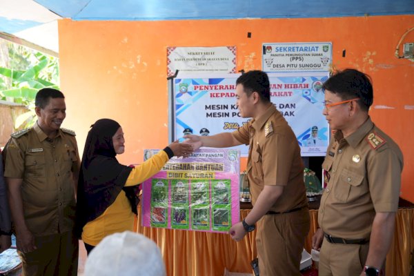 Bupati Pangkep Yusran Bagikan Mesin Katinting dan Pompa Air untuk Nelayan Perikanan