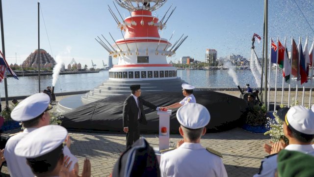 Danny Pomanto dan KASAL Laksamana TNI Muhammad Ali Resmikan Monumen MNEK. (F-Humas)