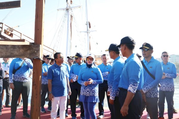 Delegasi MNEK 2023 Saksikan Langsung Proses Pembuatan Kapal Pinisi