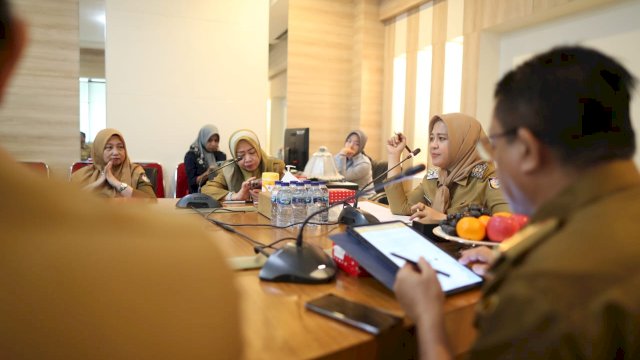 Wawali Fatmawati Rusdi Pimpin Rakor Pengentasan Kemiskinan Ekstrem di Makassar. (F-Humas)