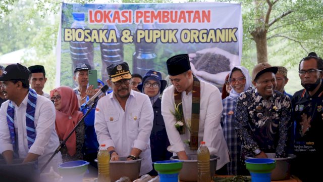 Bupati pangkep Yusran Dampingi Mentan SYL Tanam Sorgum di Barabatu.