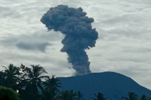 Gunung Ibu di Halmahera Barat Erupsi, Tinggi Letusan 1 Km