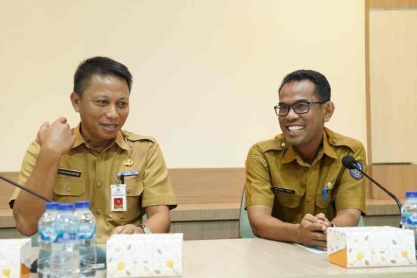 Pisah Sambut Jabatan Kepala Bappelitbangda Sulsel, Andi Darmawan dan Setiawan Aswad Saling Lempar Senyuman