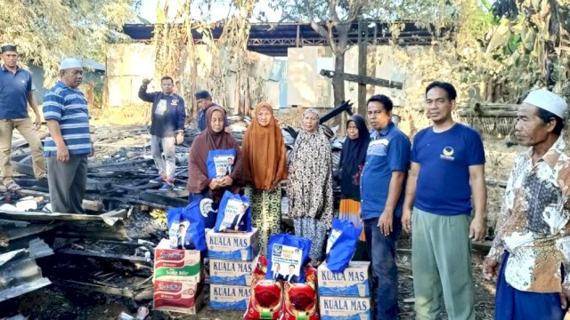 Dapat Kabar Ada Rumah Kebakaran, SR Intruksikan Pengurus NasDem Maros Gerak Cepat Bawa Bantuan