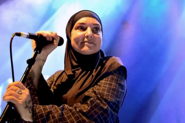 Penyanyi Mualaf Sinead O’Connor Meninggal Dunia