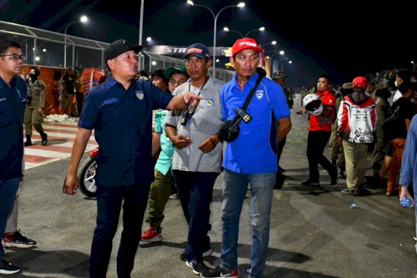 Membludak! Puluhan Ribu Warga Se-Luwu Raya Hadiri Kejurnas Motoprix Palopo Night Race, Rusdi Masse Turun Langsung Atur Penonton