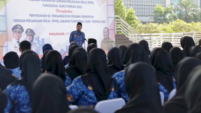 Serahkan SK P3K, Danny Pomanto: Jadilah Guru yang Berdedikasi dan Mencerdaskan Bangsa