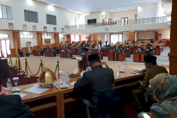 Bupati Yusran-Wabup Syahban Sammana Hadiri Rapat Paripurna DPRD Pangkep