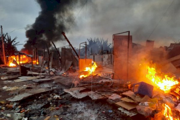 Bentrok di Dogiyai Papua Tengah: Satu Orang Tewas, Puluhan Rumah Dibakar