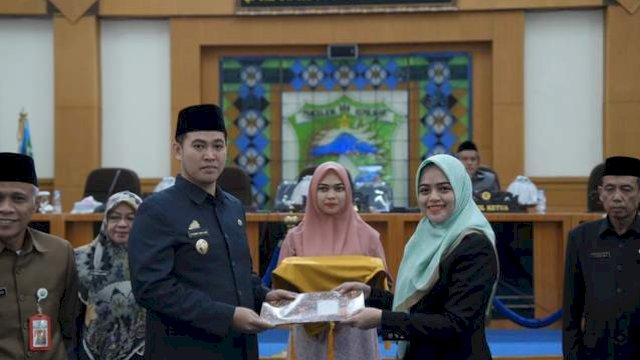 Wakil Ketua DPRD Pangkep Indriani Pimpin Rapat Paripurna Penyampaian Rekomenadsi LKPJ Bupati 2022