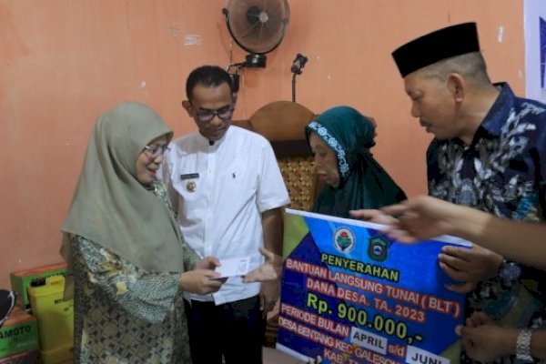 Dukung Kemajuan Pertanian, Pj Bupati Takalar Serahkan Bantuan Alsintan