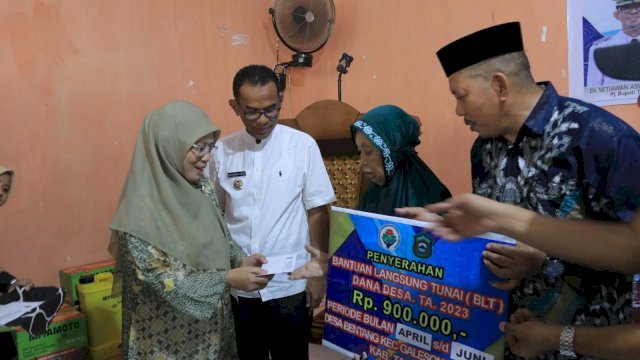 Dukung Kemajuan Pertanian, Pj Bupati Takalar Serahkan Bantuan Alsintan