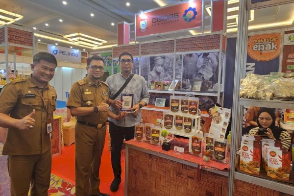 Usung Konsep Kearifan Lokal, Stand Disdag Makassar Raih Terbaik 3 pada Pameran Mihrab Summit dan Expo