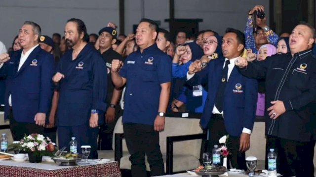 Ketua DPW NasDem Sulsel, Rusdi Masse dan Sekretaris DPW Syaharuddin Alrif Bersama Ketua Umum Surya Paloh