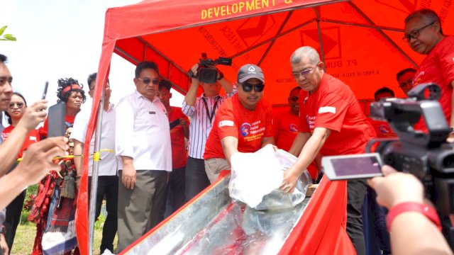 Bumi Karsa Tebar 20 Ribu Benih Ikan di Danau Tondano