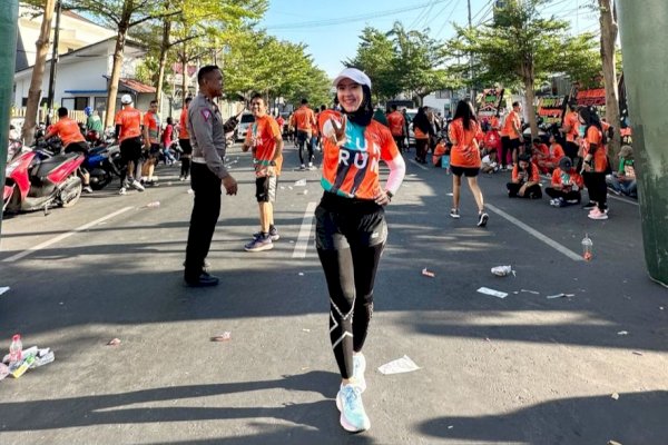 Riri Fitriany Pelari Cantik Asal Makassar Ikut Ramaikan Verda Fun Run