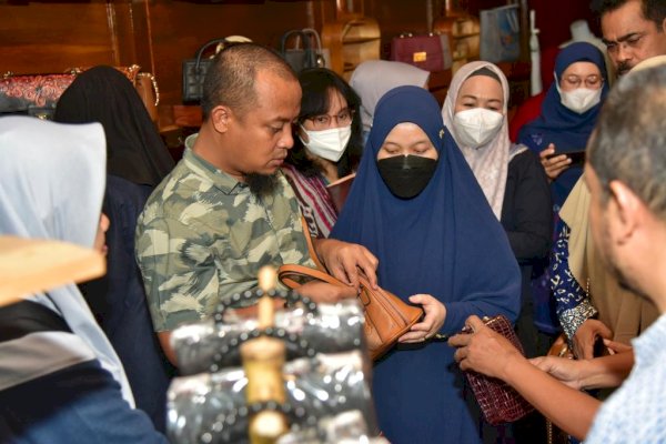 Dekranasda Sulsel Studi Tiru Di Sentra Kerajinan Kulit Tanggulangin Sidoarjo