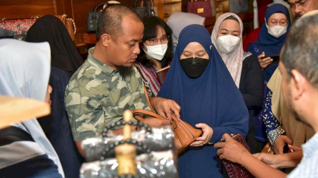 Dekranasda Sulsel Studi Tiru Di Sentra Kerajinan Kulit Tanggulangin Sidoarjo