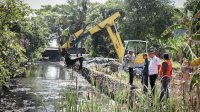 Terima Aduan Kelurahan, Satgas Drainase PU Gerak Cepat Keruk Kanal Buloa