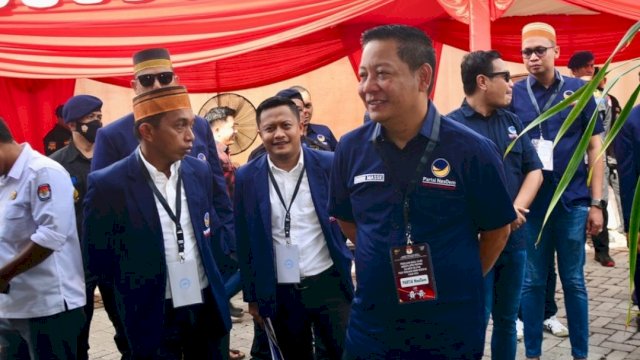Ketua DPW NasDem Sulsel, Rusdi Masse Bersama Sekretaris DPW, Syaharuddin Alrif dan Pengurus.