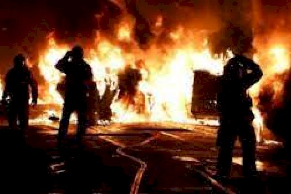 Tak Kunjung Reda, Kerusuhan Prancis Diwarnai Penjarahan hingga Pembakaran Mobil, Berlakukan Jam Malam