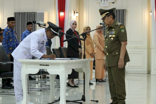 Lantik Harumin Sebagai Lurah Rampoang, Walikota Palopo Judas Amir: Jaga Amanah