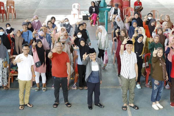 Wali Kota Palopo Berikan Bantuan Daging Kurban untuk Ibu Hamil